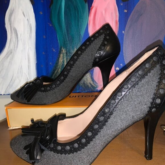 Gray and Black heels - Picture 7 of 10